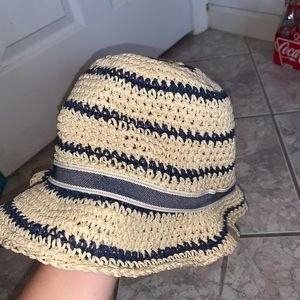 Small bucket hat!